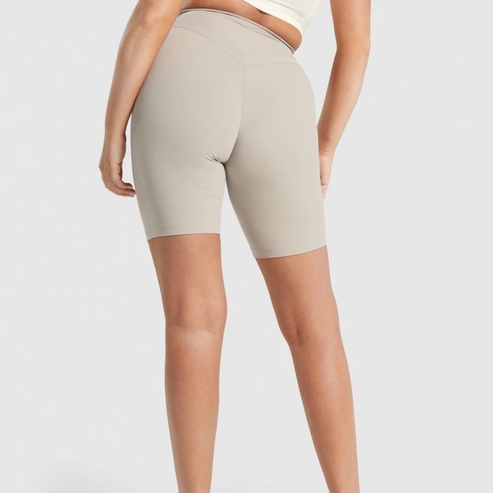 Gymshark Whitney Cycling Shots Mink/Beige Biker Shorts Size Medium *NEW*